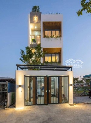 bán gấp nhà 3 tầng, cách chợ bình chánh 600m, kdc hiện hữu phong thủy tốt