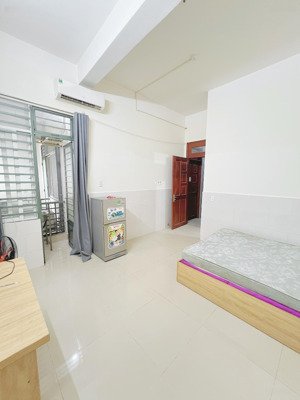 trống sẵn phòng đối diện etown cộng hoà