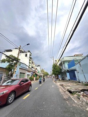 biệt thự 3 tầng sân đậu 3 xe hơi 164m2 ngang 8m xịn ngay kha vạn cân chợ thủ đức chỉ 12,79 tỷ tl