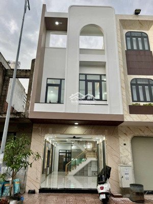 bán nhà 2 tầng 80m2 - giá rẻ - gần big c - ngay trung tâm dĩ an