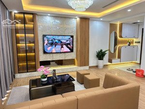 gia đình tôi bán căn hộ 34t trung hoà nhân chính, 140m2, 3 ngủ 2 vs, tầng trung, nội thất mới đẹp