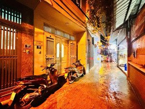 nhà đẹp 30m yên hòa - mặt ngõ kinh doanh - gần phố - 5 tầng - ô tô đỗ cửa - chỉ 8.9 tỷ - cầu giấy