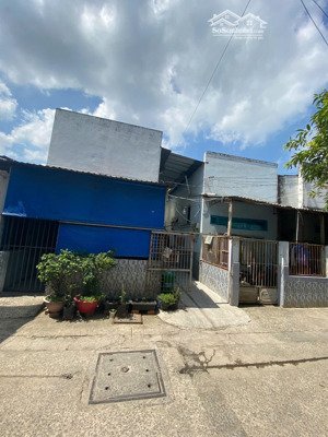 bán nhà hẻm xe hơi 6m đường lê trọng tấn,diện tích 10mx30m, nhà trọ cấp 4,gồm 16phòng,cho thuê 30tr