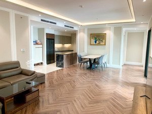 chính chủ tôi cần bán căn hộ 125m2 3n2wc. tầng đẹp full nội thất dự án king palace. giá 10,5 tỷ