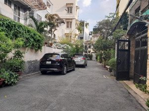 căn nhà khu cao cấp ngay chung cư thủy lợi nguyễn xí. hẻm 5m xe hơi chạy phà phà cần bán gấp