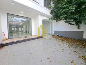 cho thuê nhà vp trần não thiết kế văn phòng trống suốt - có thang máy