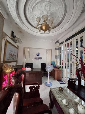 hẻm xe hơi - gần mặt tiền đường- hơn 3 tỷ
