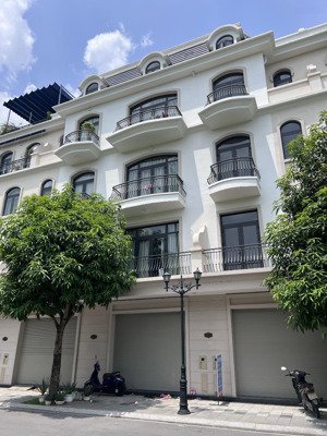 cắt lỗ shophouse sao biển 65m2 siêu đẹp, đối diện công viên, có dòng tiền cho thuê luôn!