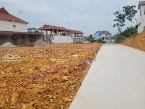 còn mấy lô f0, em đã xây xong gianh giới cho các bác r ạ
100m2 full thổ cư- giá vài trăm triệu