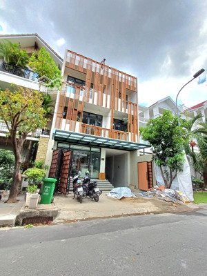 mặt tiền ngay vũ tông phan đối diện chi cục thuế 10 x 20m hầm 3 lầu mới xây