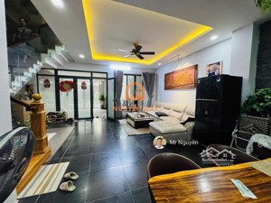 tôi bán biệt thự 4 tầng fulll nội thất + thiết kế ánh sáng dt: 7 x 19m, đường 16m kdc phú mỹ quận 7