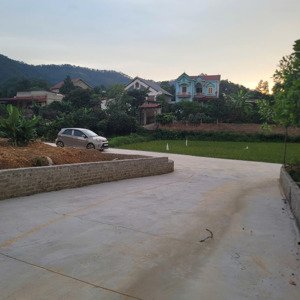 duy nhất 1 lô này chính chủ, em bán xả giá, sẵn sổ- 115m2- 810tr. ô tô tránh nhau trước đất.