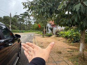 bán đất diện tích lớn - giá rẻ hơn thị trường vị trí: ngay phan chu trinh, trung tâm măng đen