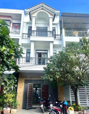 cho thuê nhà 3 tầng 3 phòng ngủ giá 16 triệu/tháng kđt hà quang 2