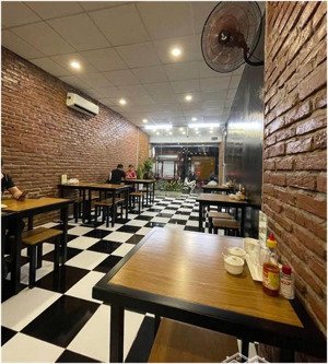 chính chủ bán nhà gấp tại mặt tiền cống quỳnh, phường cầu ông lãnh, tp. hcm