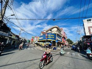 bán gấp góc 2mtkd sầm uất ngay tô ngọc vân ,phạm văn đồng - thu nhập 70tr/tháng -137m2 14.5 tỷ tl