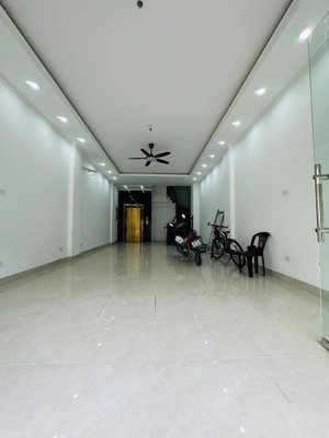 hiếm- bán tòa văn phòng mặt ngõ cát linh- ô tô tránh- 55m2 - 8 tầng thang máy - 25.5 tỷ - thông sàn