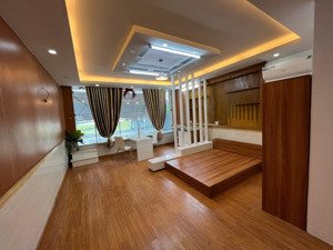 ban công lớn - phòng rộng - gần lotte - tdtu - rmit