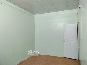 chính chủ cần bán nhà cấp 4 - hướng tây bắc - ngõ rộng - trung tâm tp. hòa bình