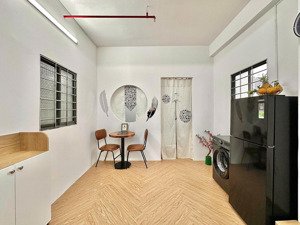 chdv 1pn full nt gần sân bay ở đường trường sơn, tân bình