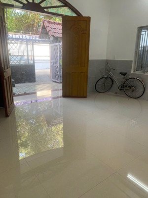 cho thuê nhà riêng hẻm xe hơi dt 60 mét. giá 8 triệu lh : minh trang