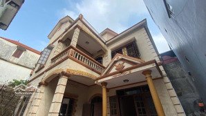 bán nhà 3 tầng cũ tại phú thượng, cách phố 20m, mặt tiền rộng, phù hợp xây chdv