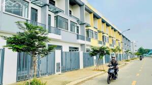 Chỉ từ 360 Triệu sở hữu ngay căn nhà phố Phước Đông xây sẵn, sổ hồng riêng.