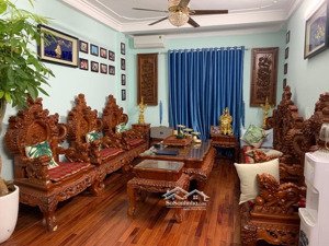 bán nhà cầu giấy - 7 tầng thang máy - ô tô đỗ cửa - vị trí đẹp - ngõ thông - chỉ hơn 11 tỷ