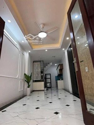 nhà đẹp 5 tầng gần ngay mặt đường quang trung, đi bộ vài phút ra bến xe yên nghĩa