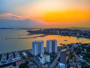 bán gấp căn view chính biển rẻ nhất 2ty1xx cao tầng full nội thất