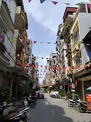 bán đất mặt phố trần đăng ninh, hà đông dt 40m, mt 4m phân lô, vỉa hè 3 ô tô tránh.