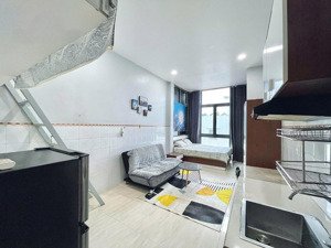 căn hộ duplex 1 gác 1 giường cửa sổ thang máy, 5 người 5 xe, máy giặt riêng, ngay cầu vượt 3tháng2
