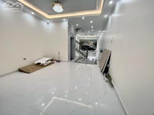 CHO THUÊ NHÀ 75M2 MẶT PHỐ TRẦN QUANG KHẢI , GẦN NGÃ 4 HOÀNG VĂN THỤ - GIÁ SIÊU HỢP LÝ