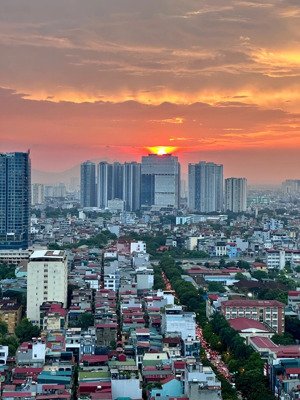 gia đình tôi cần bán căn penthouse cầu giấy 192m2 giá bán 15,5 tỷ. lh 