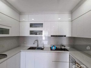 căn 76m2 tòa g (2pn - 2vs) giá 5tỷ . nội thất liền tường + tầng trung + ban công hướng mát + có sổ