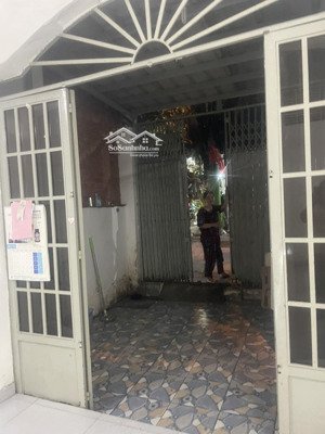 cần cho thuê gấp nhà nguyên căn p 15 quận tân bình có dt : 4m x 8m , có 1 đúc lửng , gíá 4,2 triệu