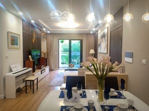 chính chủ tôi bán căn hộ mặt đường trần thái tông. full nội thất sửa đẹp. lh 