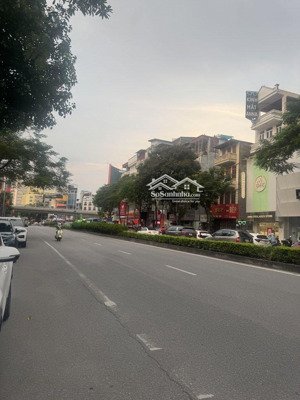 hót nhà mới bồ đề 42m oto vào tận nhà chính chủ cần bán