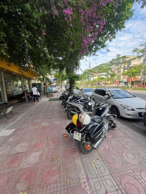 mặt phố ngô gia tự -1 mặt chính - 1 mặt ngõ ô tô tránh -90m2 -mặt tiền 4,8m -kinh doanh -làm vp