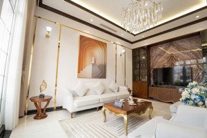 tôi chuyển công tác cần bán gấp liền kề 75m2 xây 5 tầng cạnh vin ocean park 1 gia lâm. đã có sổ.