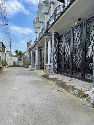  BÁN NHÀ 1 TRỆT 1 LẦU CÁCH PHÓ CƠ ĐIỀU 50M, PHƯỜNG 3. TP VĨNH LONG