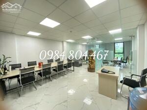 Cho thuê văn phòng 150m2 giá 26 triệu tại phố Hàm Nghi, Nam Từ Liêm,chia sẵn 2 phòng, nhà mới đẹp