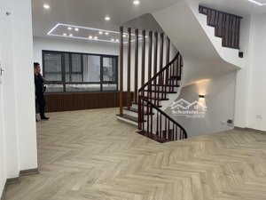 bán nhanh nhà phố quan nhân: dt:53m. 6 tầng. mt:4,5m. giá:11,7 tỷ