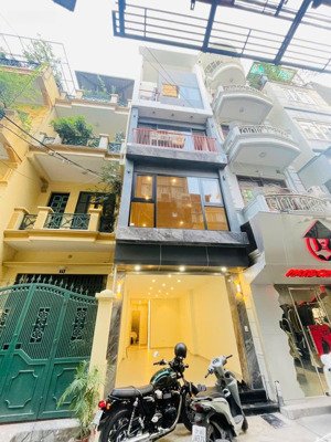 mặt phố đông các - nhà mới - thang máy - kinh doanh đỉnh - giá 29.9 tỷ