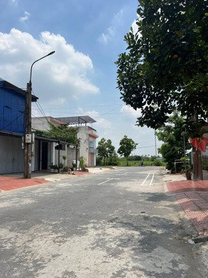 100m2 tặng nhà cấp 4 trục cc hoàng mai, đồng thái đường 19m. lh: 