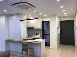 cam kết nhà thật. cho thuê 3 ngủ đẹp như hình tại dự án vinhomes d''capitale. giá 26tr/tháng.