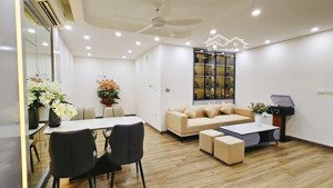 bán gấp nhà hiếm toà a4 mỹ đình 1, dt 100m2, 4pn, 2vs,tầng thấp, giá nhỉnh 6 tỷ