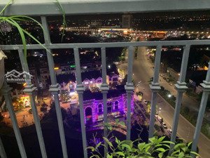 bán 2 ngủ - 1wc, dt : 58.6m2, view hỗ, nhà sẵn ở , đồ đầy đủ , tầng trung , sổ đỏ cầm tay