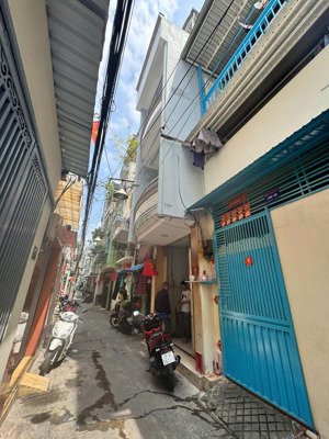 cho thuê nguyên căn 190/22a nguyễn tiểu la, p8, quận 10. dt 3x10m, 2 lầu, st, giá 11 triệu/ tháng