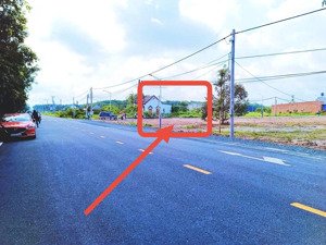 tôi 2020 mua lô này 1,2 tỷ nay bán lại 50% giá. ai thấy tin đi xem tôi bán luôn. đất ở chơn thành